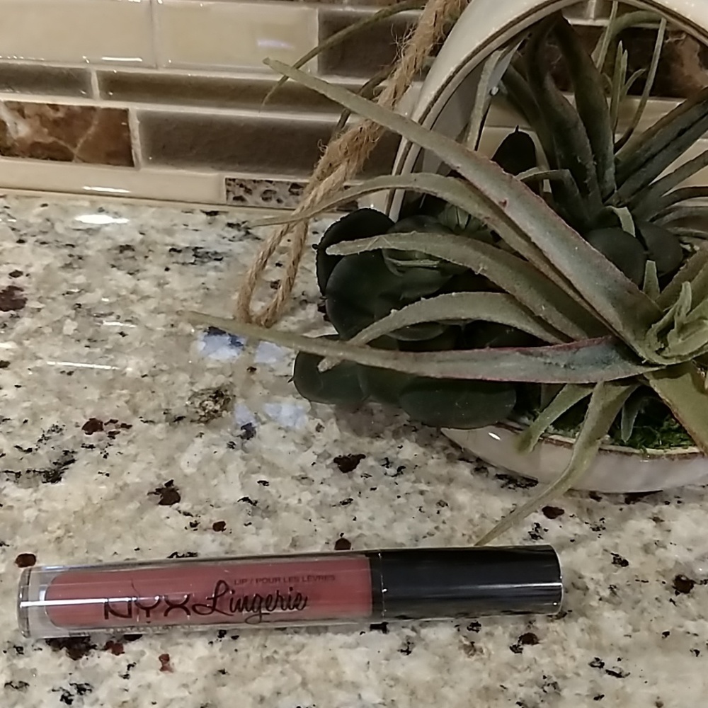 NYX Lingerie lipstick in Lipli 24 cabaret show